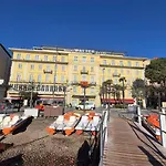 Walter Au Hotel